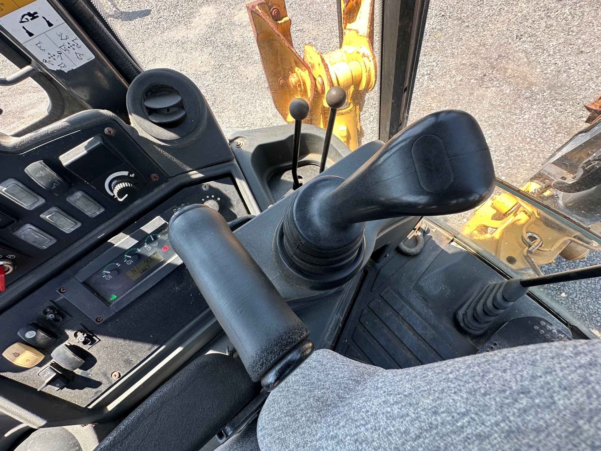 2011 DEERE 310J - Image 33