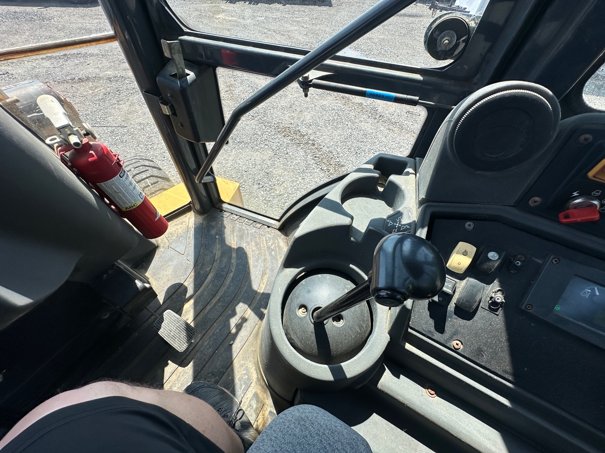 2011 DEERE 310J - Image 38