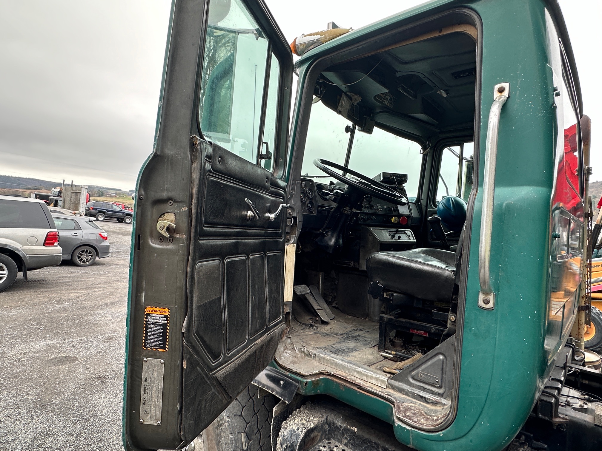 1996 MACK DM690S - Image 17