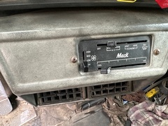 1996 MACK DM690S - Image 24