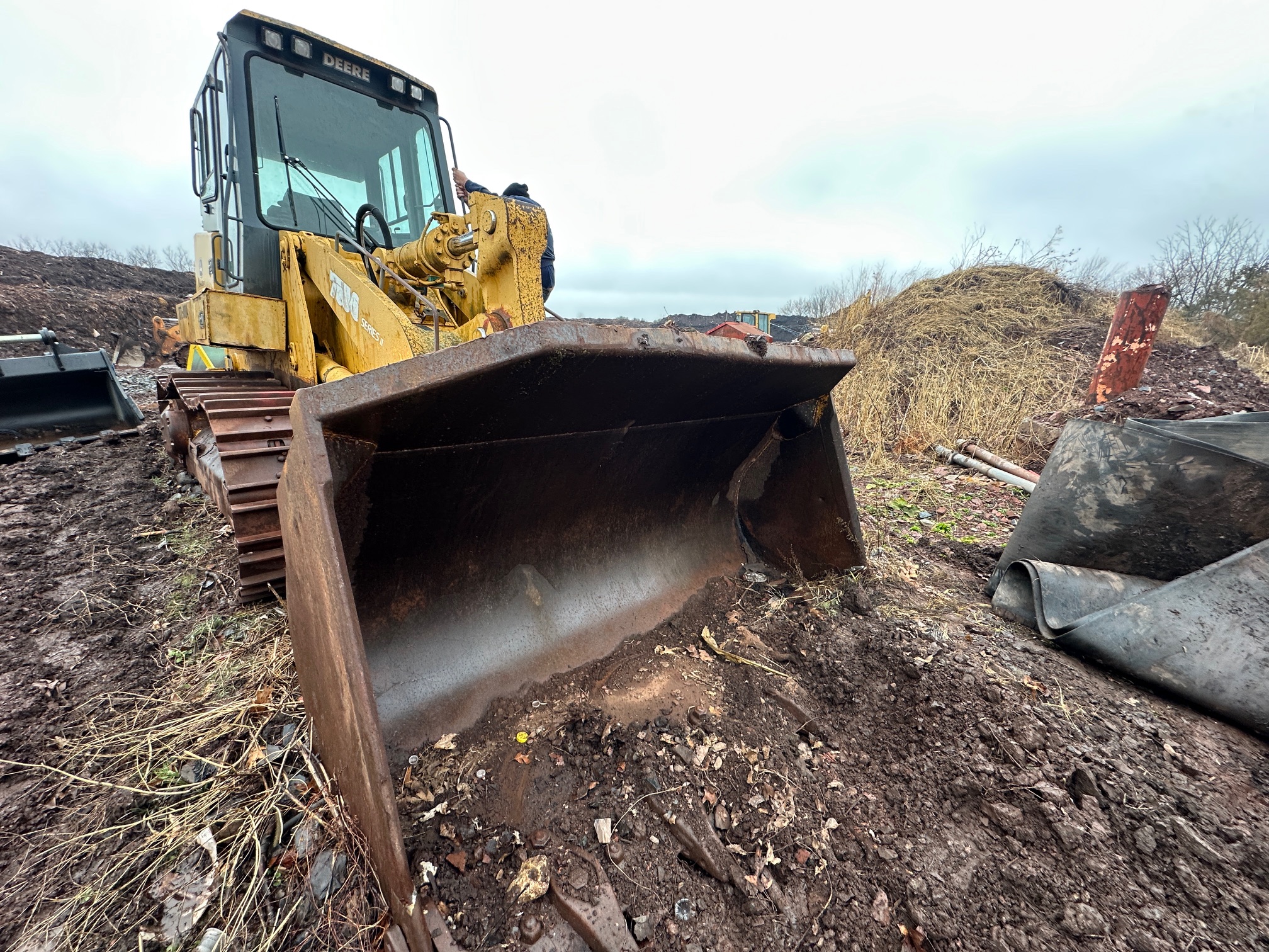 2004 DEERE 755C Series II - view 3 of 51