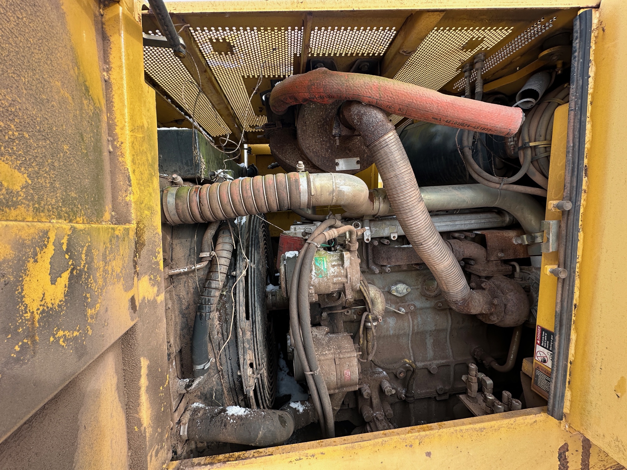 2004 DEERE 755C Series II - Image 19