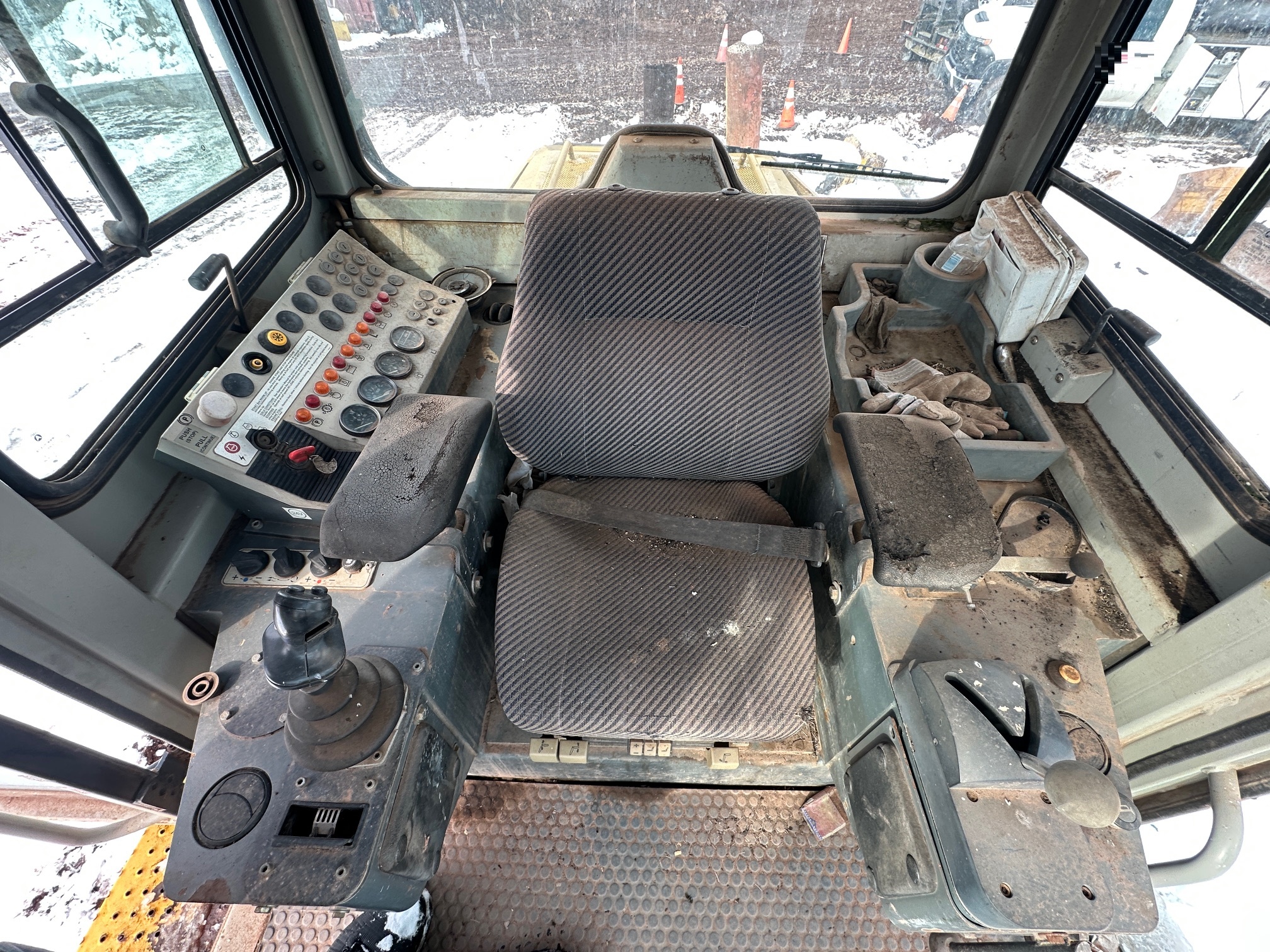 2004 DEERE 755C Series II - Image 36