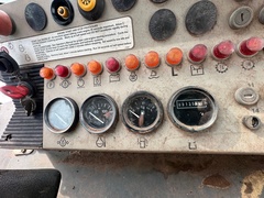 2004 DEERE 755C Series II - Image 38