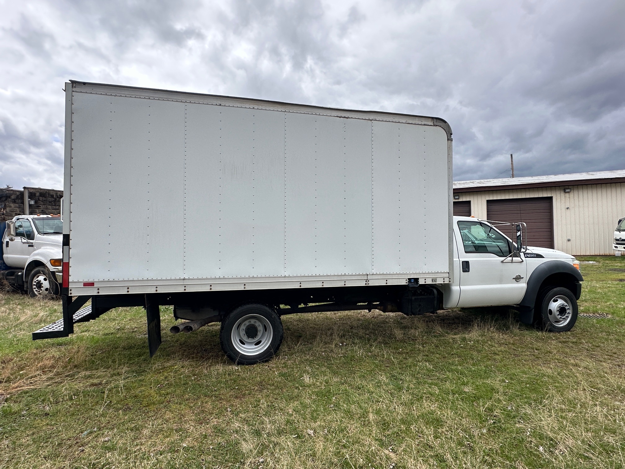 2011 FORD F450 16' Box Truck - view 8 of 38