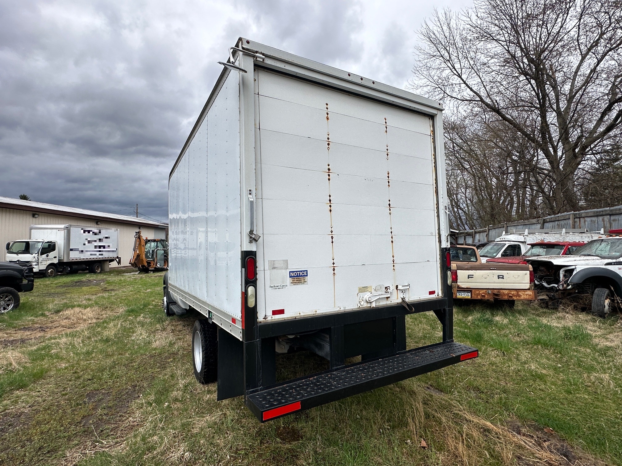 2011 FORD F450 16' Box Truck - view 12 of 38