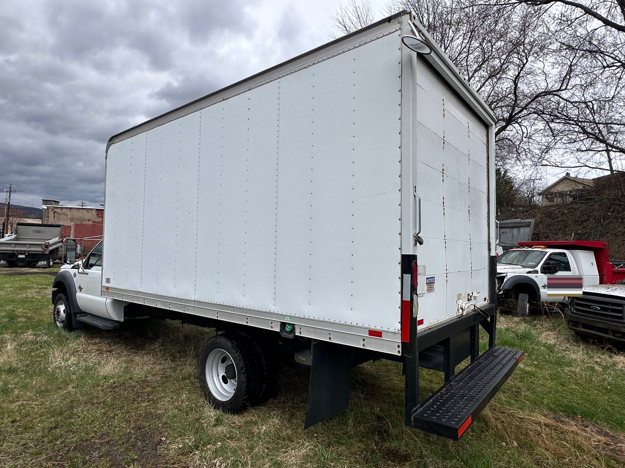 2011 FORD F450 16' Box Truck - Image 13