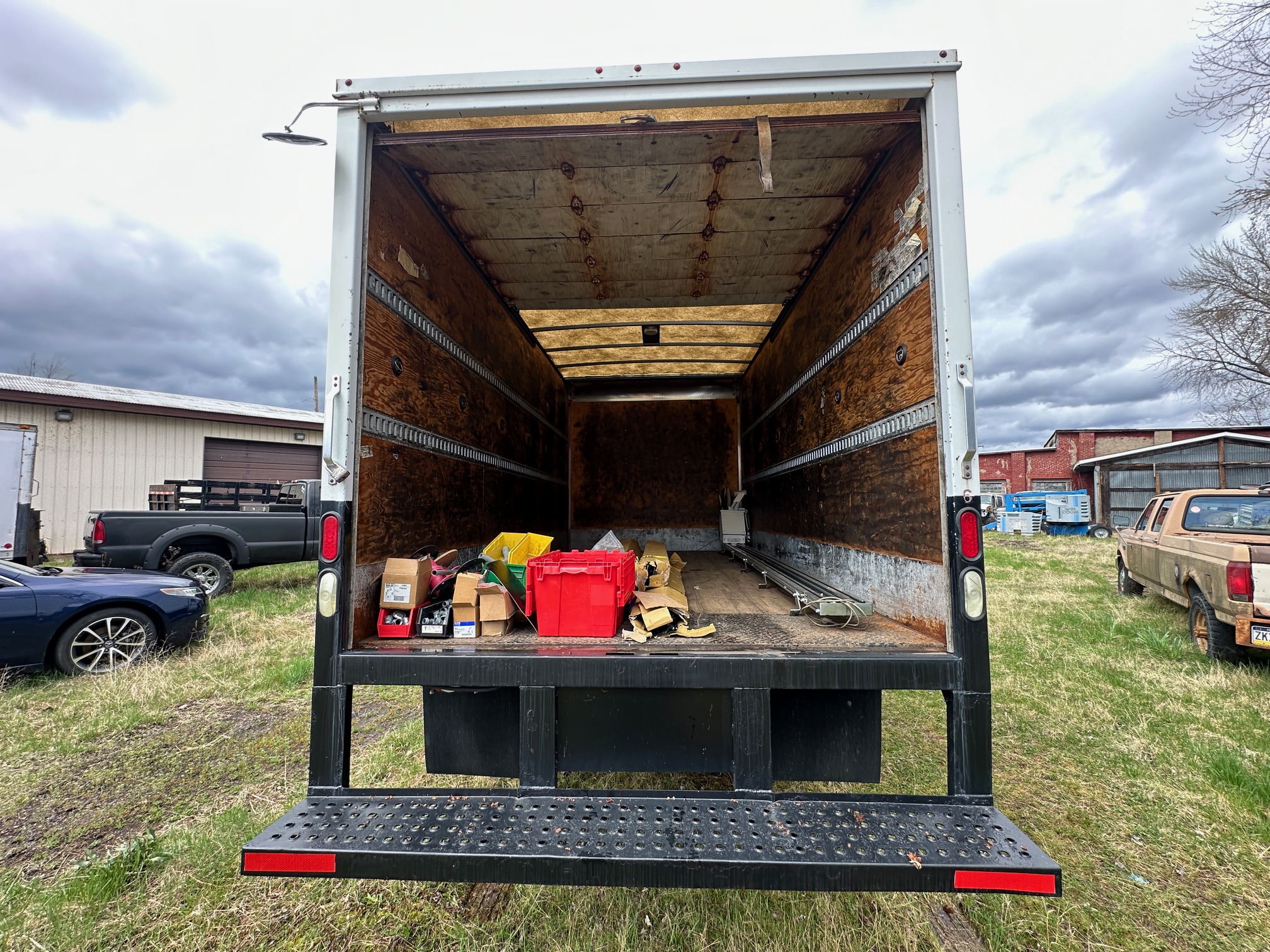 2011 FORD F450 16' Box Truck - Image 25