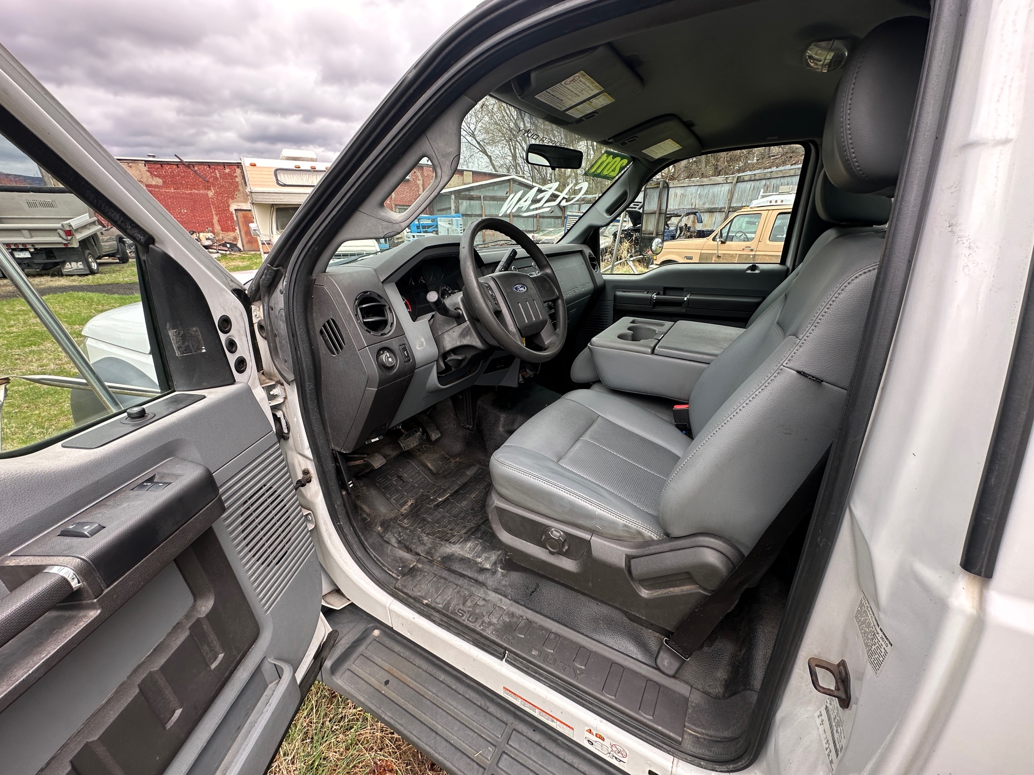 2011 FORD F450 16' Box Truck - Image 29