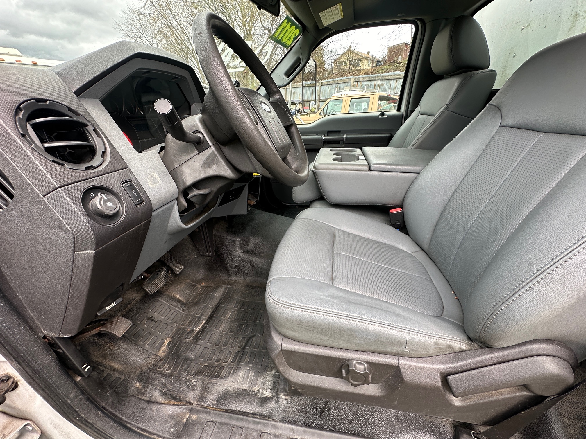 2011 FORD F450 16' Box Truck - Image 30