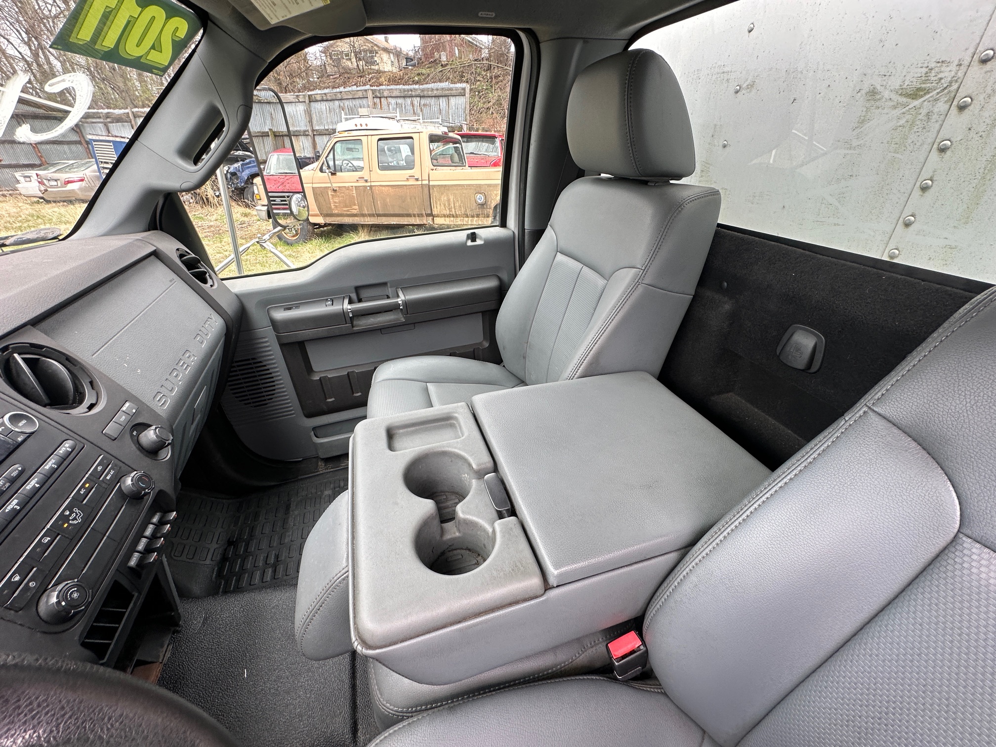 2011 FORD F450 16' Box Truck - Image 32