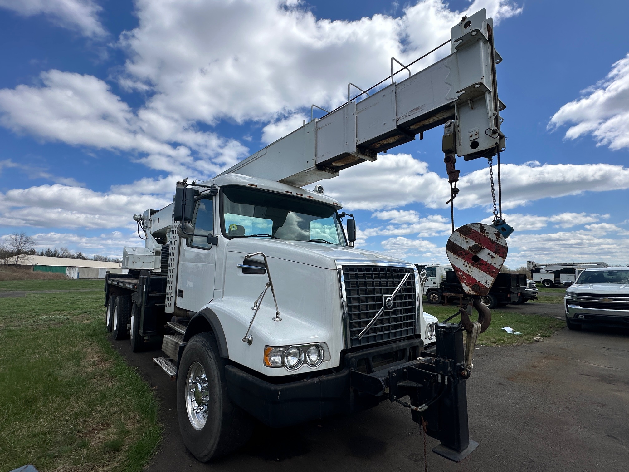 2004 VOLVO 17.5T Crane - Image 9