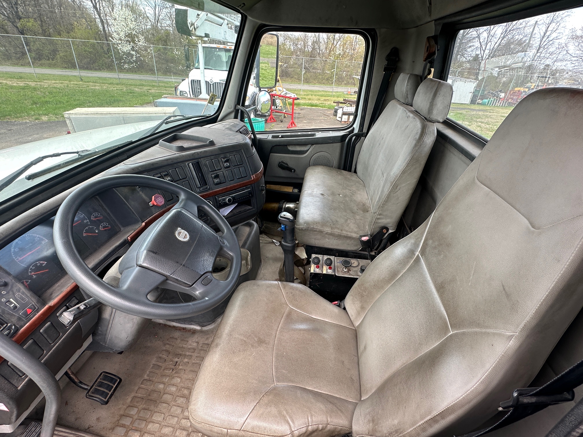 2004 VOLVO 17.5T Crane - view 12 of 53