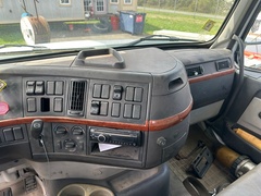 2004 VOLVO 17.5T Crane - Image 31