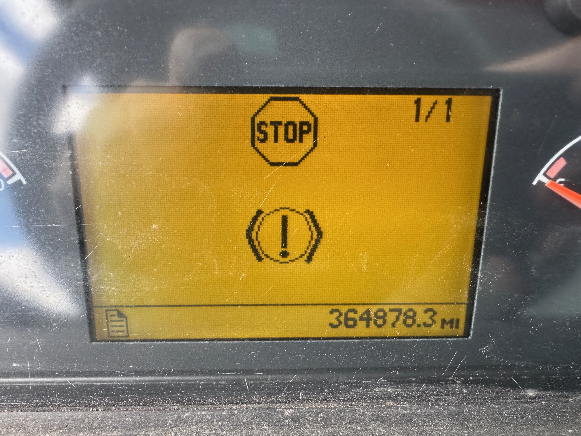 2004 VOLVO 17.5T Crane - Image 32