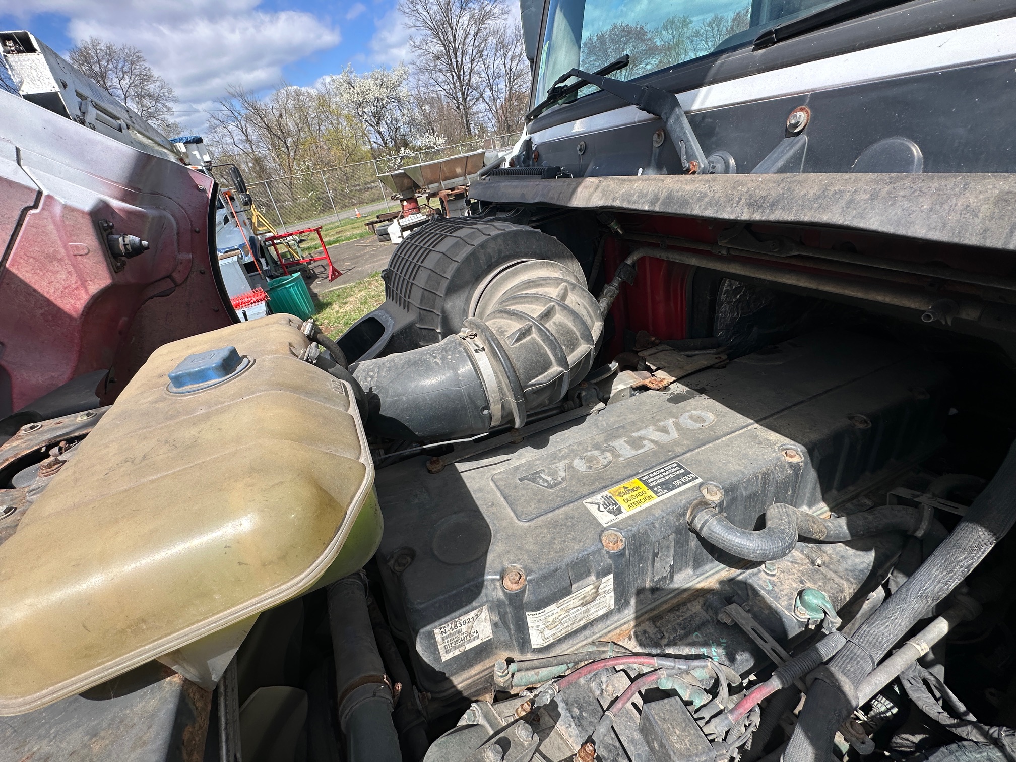 2004 VOLVO 17.5T Crane - Image 35