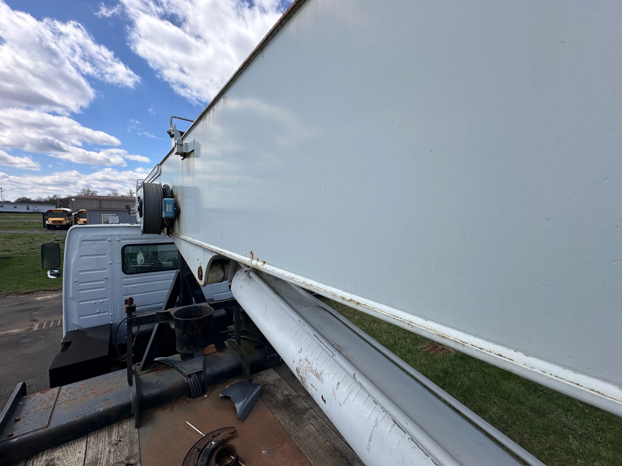 2004 VOLVO 17.5T Crane - Image 43