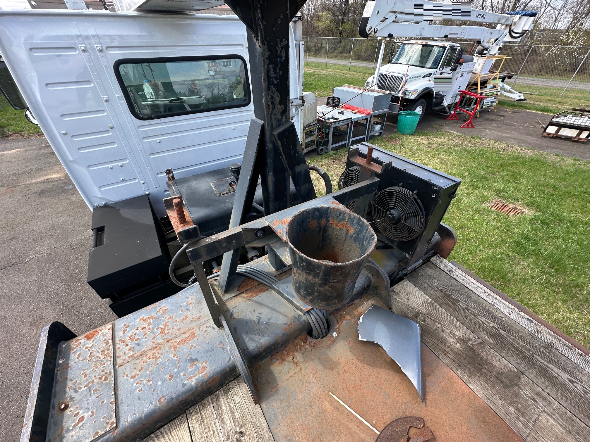 2004 VOLVO 17.5T Crane - Image 44