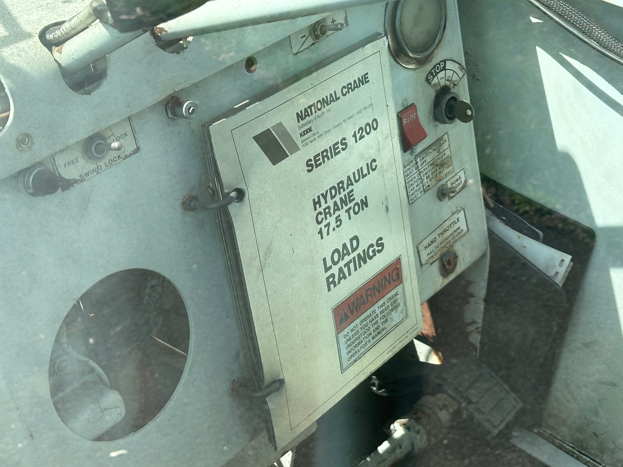 2004 VOLVO 17.5T Crane - Image 50