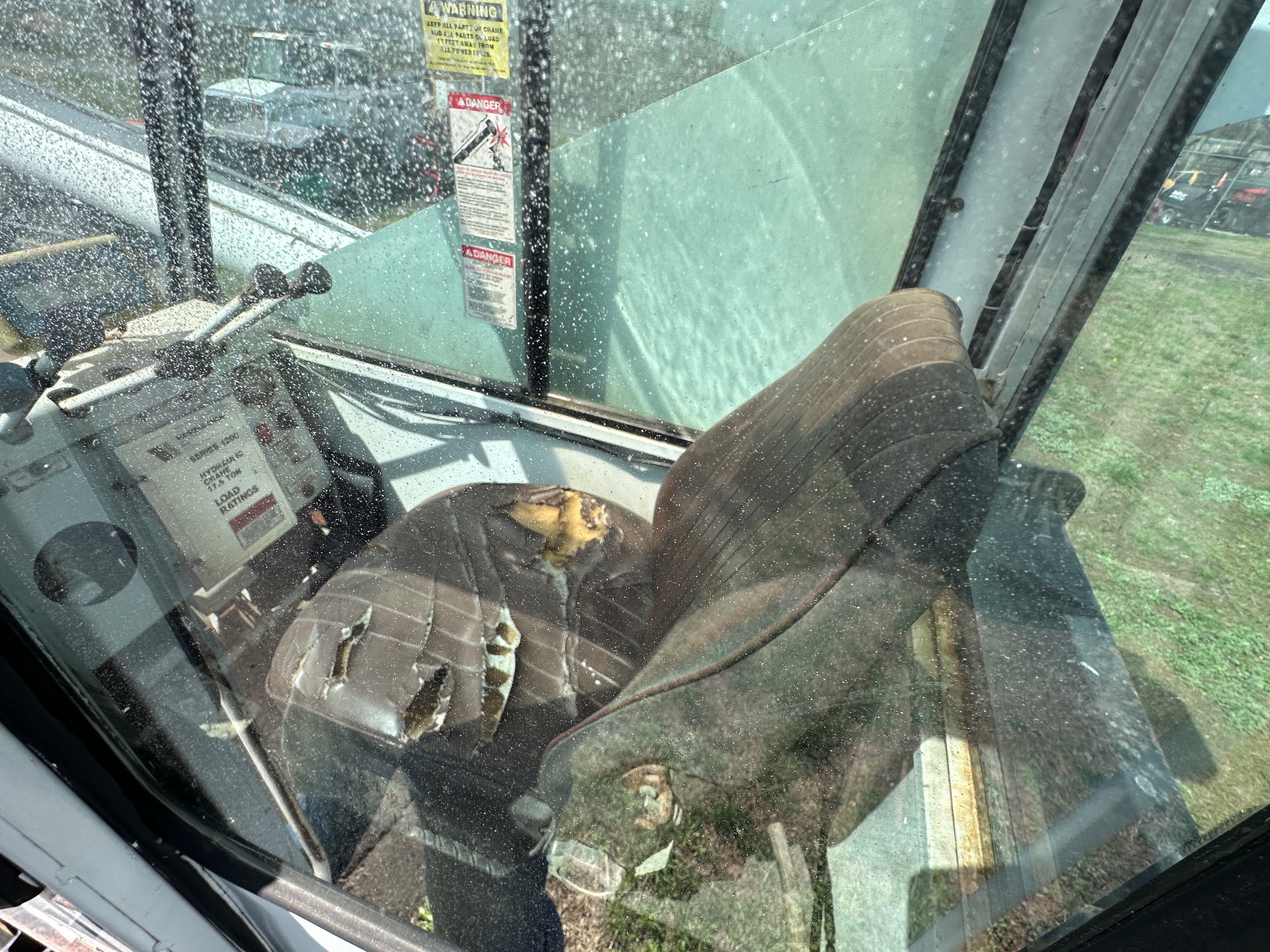 2004 VOLVO 17.5T Crane - Image 51