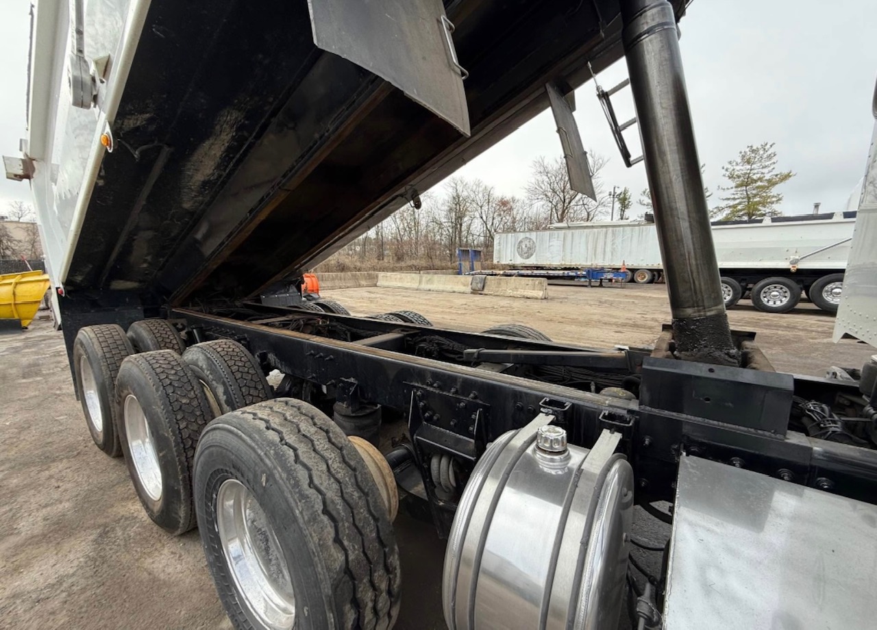 2016 PETERBILT 365 - Image 3