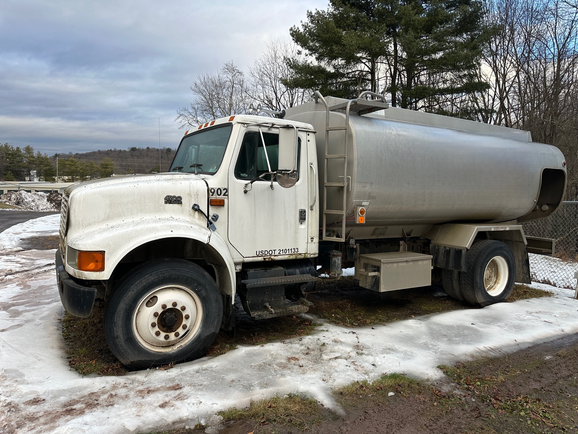 2000 INTERNATIONAL 4900 DT466E - view 1 of 51