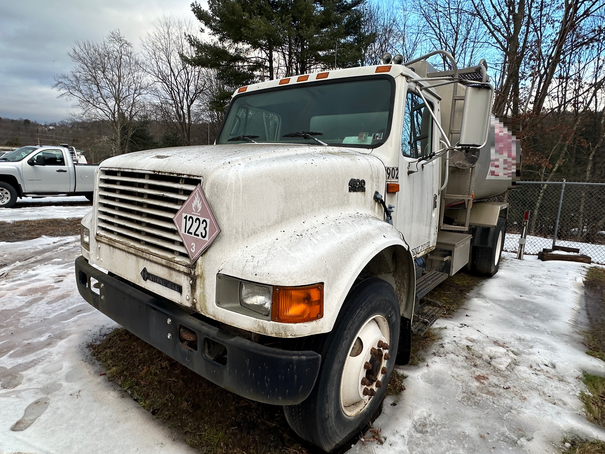 2000 INTERNATIONAL 4900 DT466E - view 3 of 51