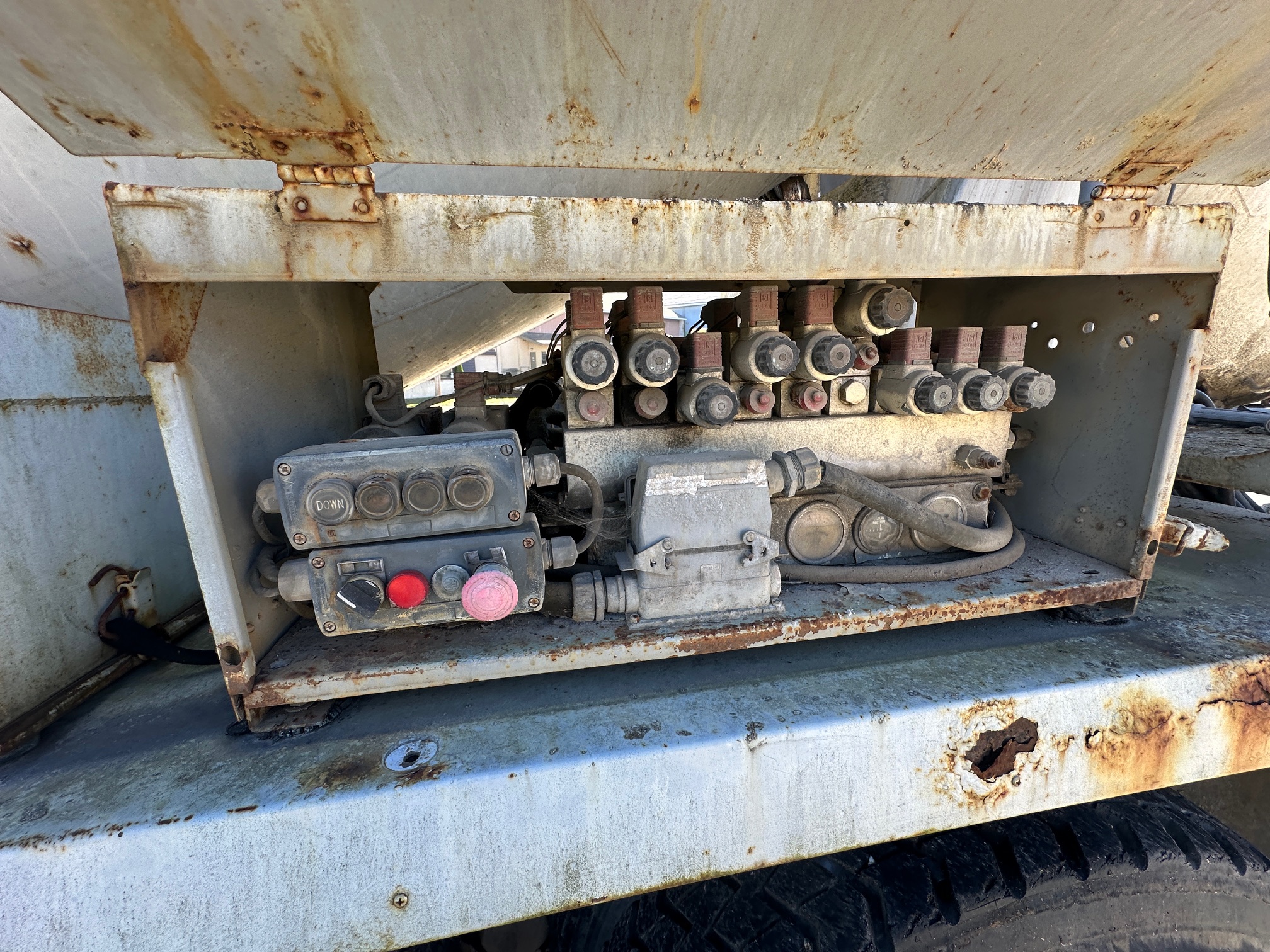 2003 MACK DM690S - Image 24