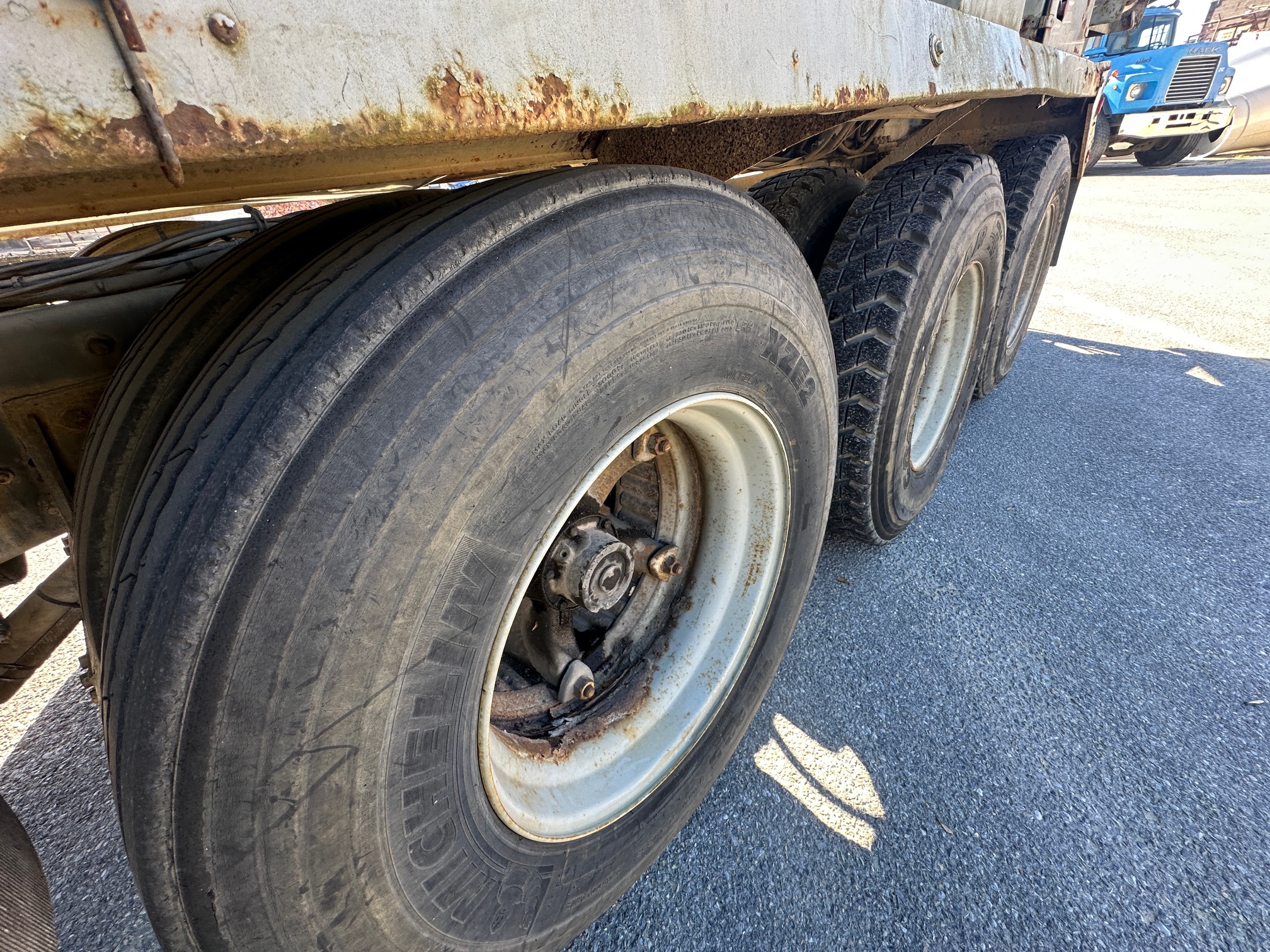 2003 MACK DM690S - Image 25