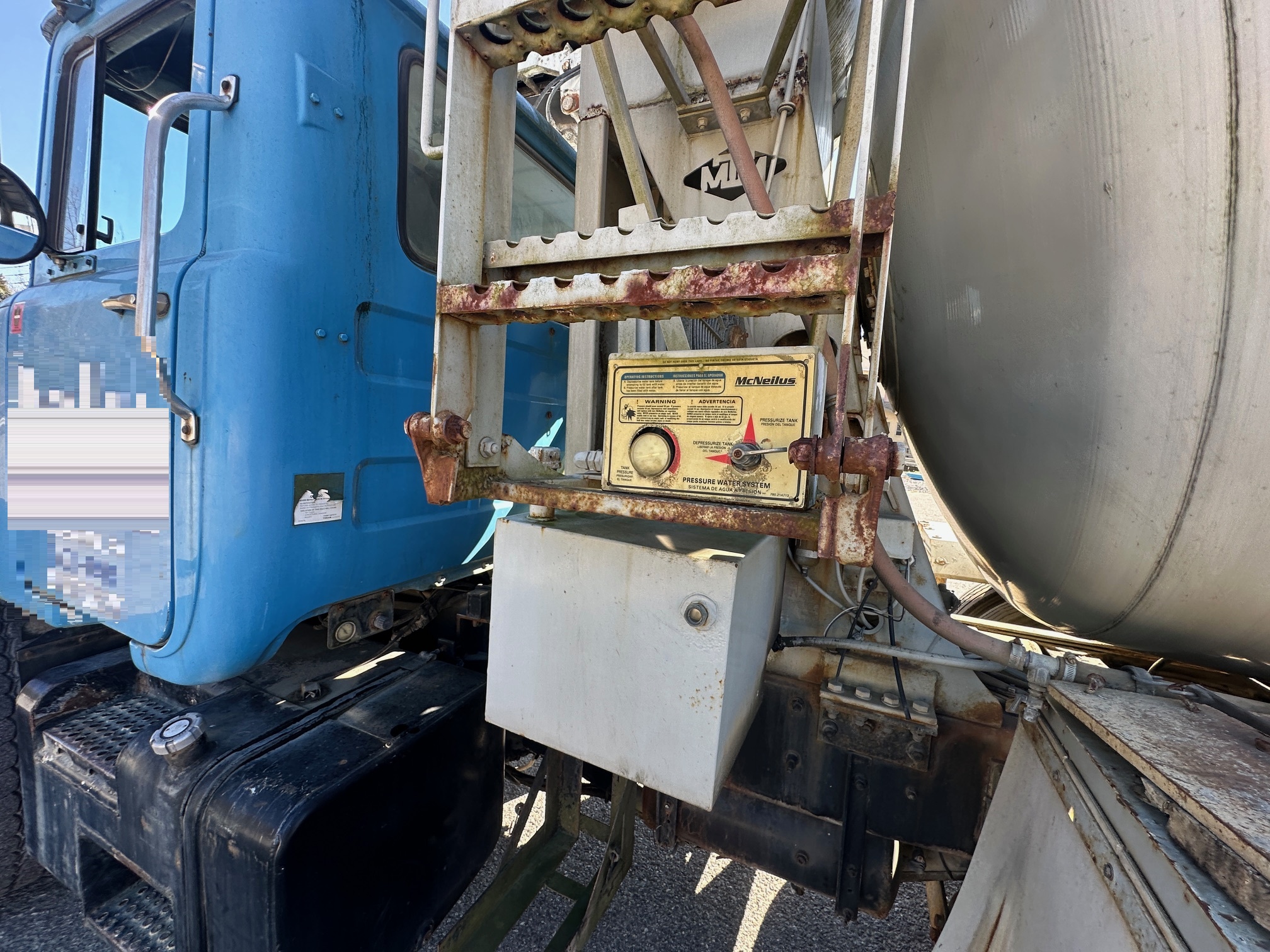 2003 MACK DM690S - Image 26