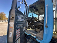 2003 MACK DM690S - Image 29