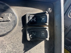 2003 MACK DM690S - Image 36