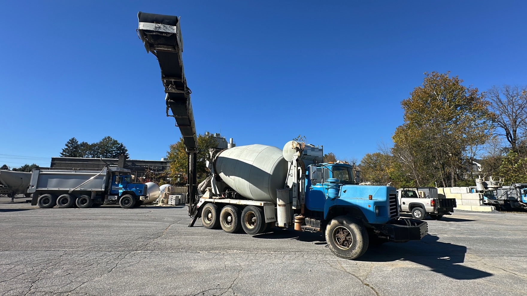 2003 MACK DM690S - Image 2