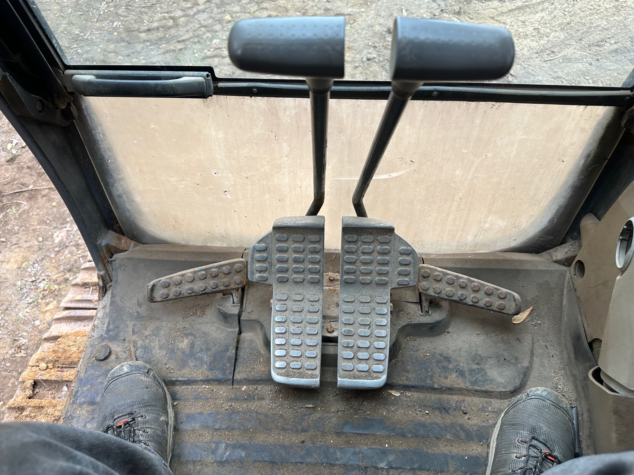 2011 DEERE 450D LC - Image 38