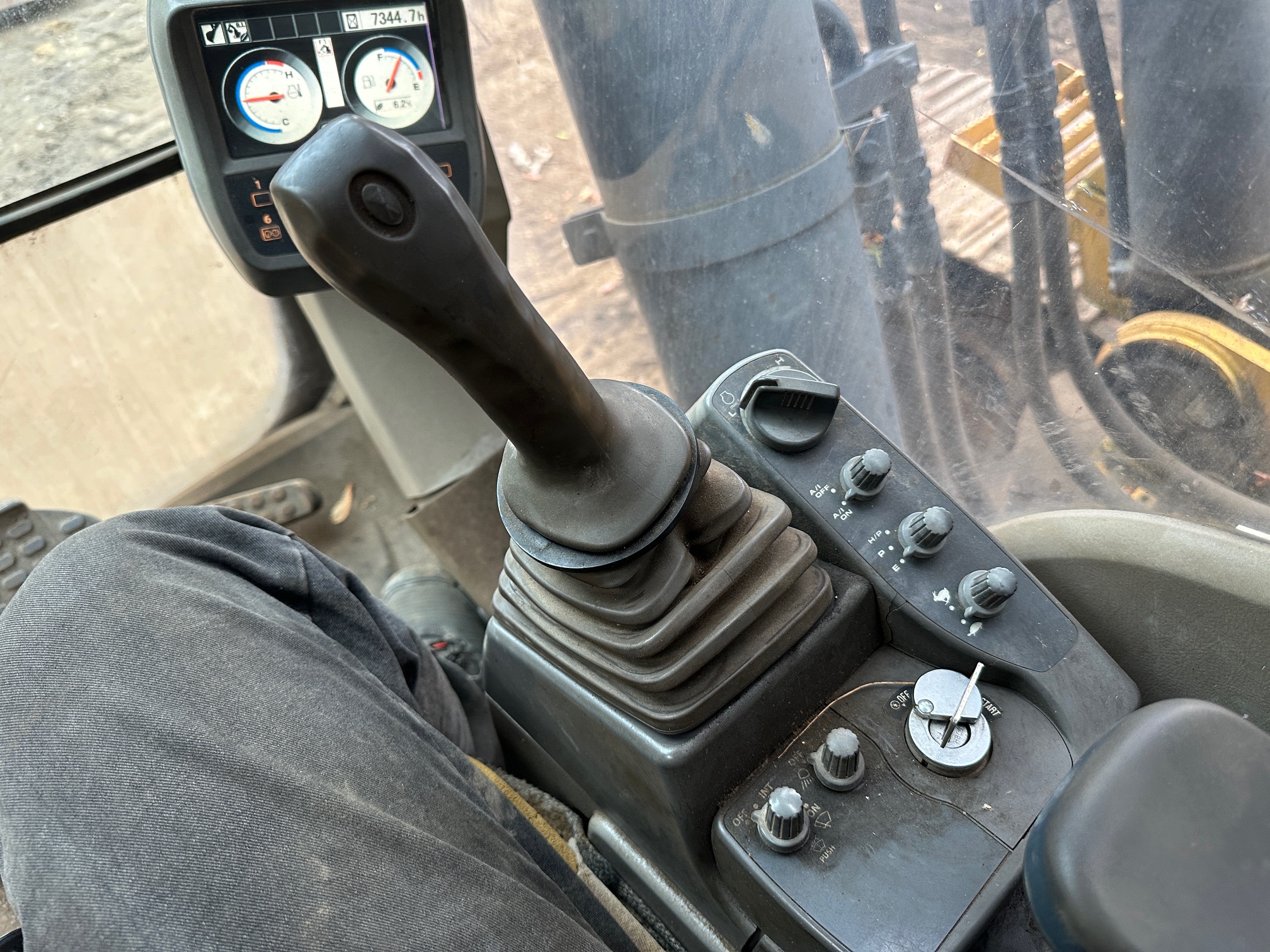 2011 DEERE 450D LC - Image 39