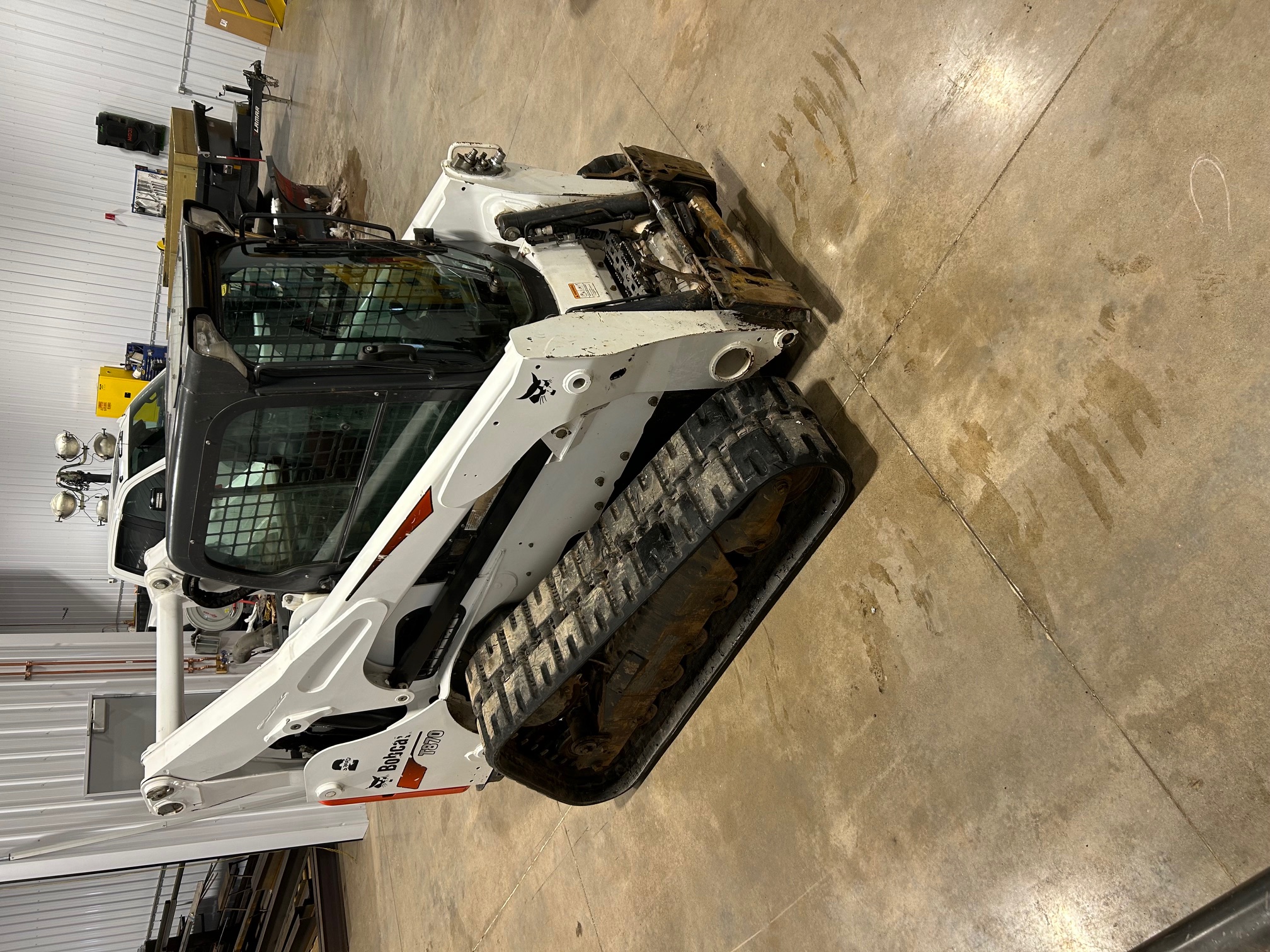 2020 BOBCAT T870 - view 2 of 36