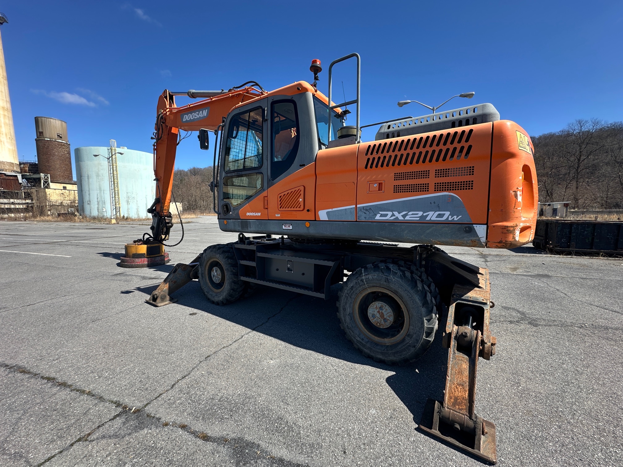 2018 DOOSAN DX210W - view 2 of 51