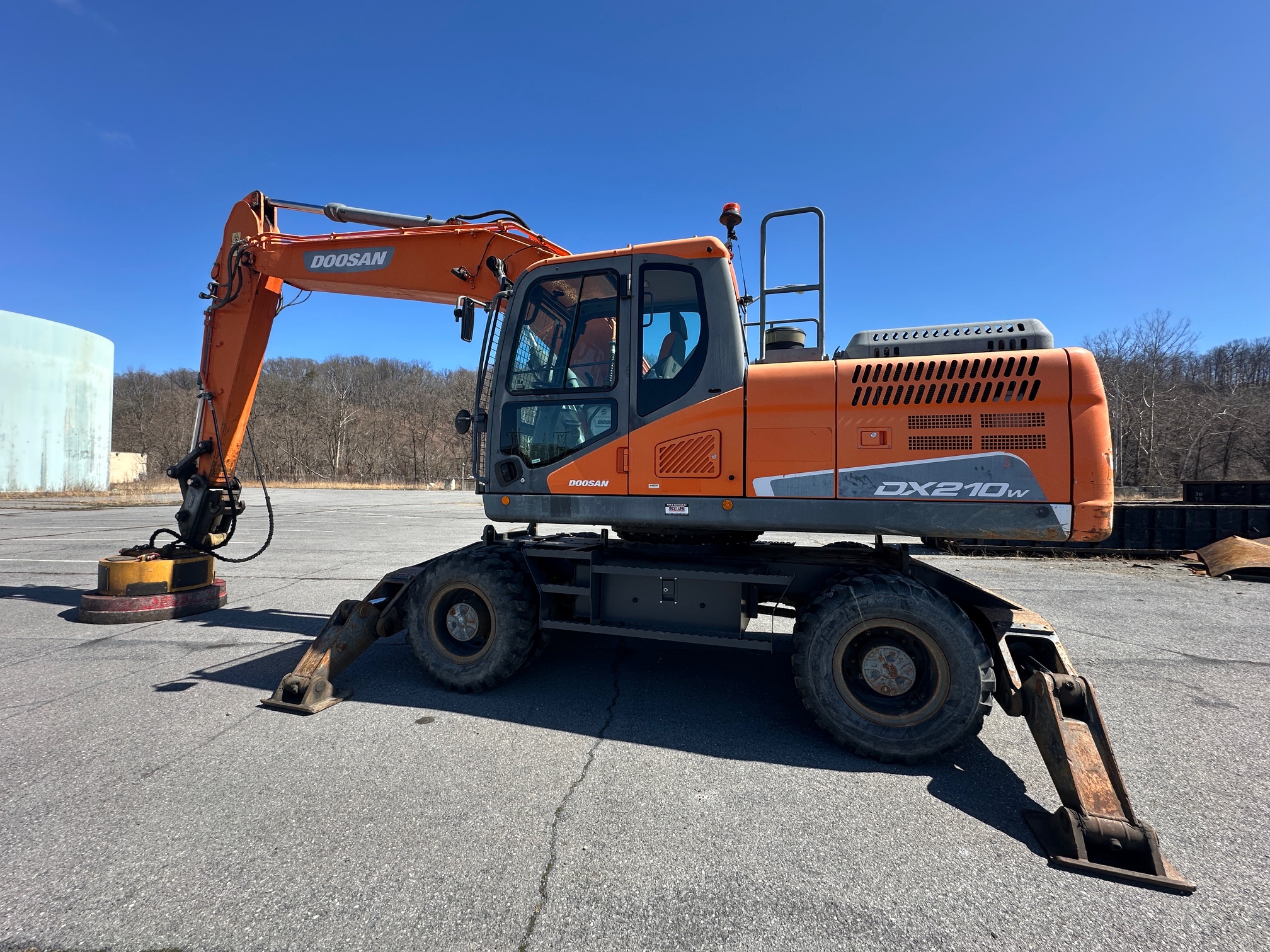 2018 DOOSAN DX210W - view 1 of 51
