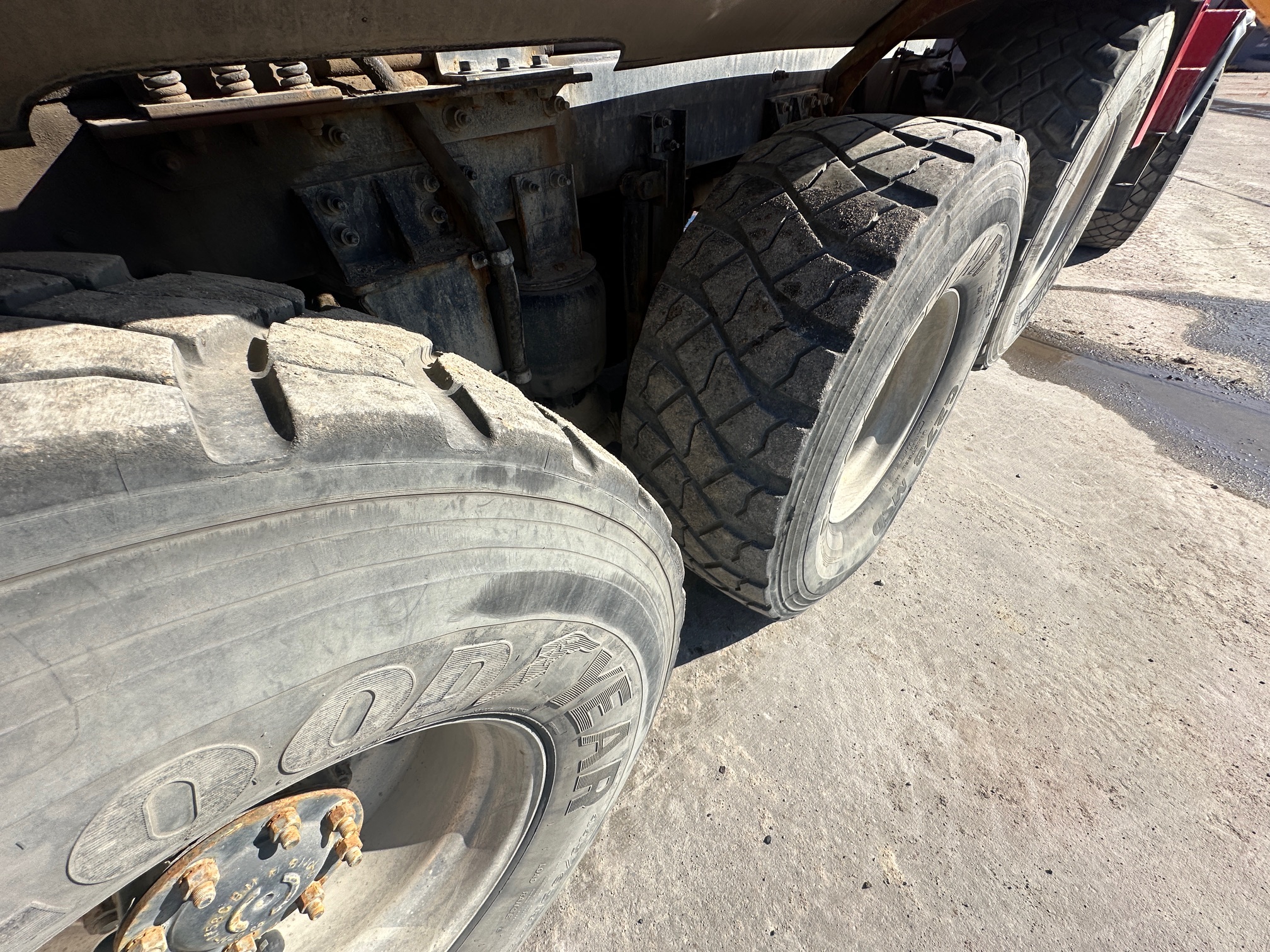 2018 PHOENIX Front Discharge Mixer - Image 40