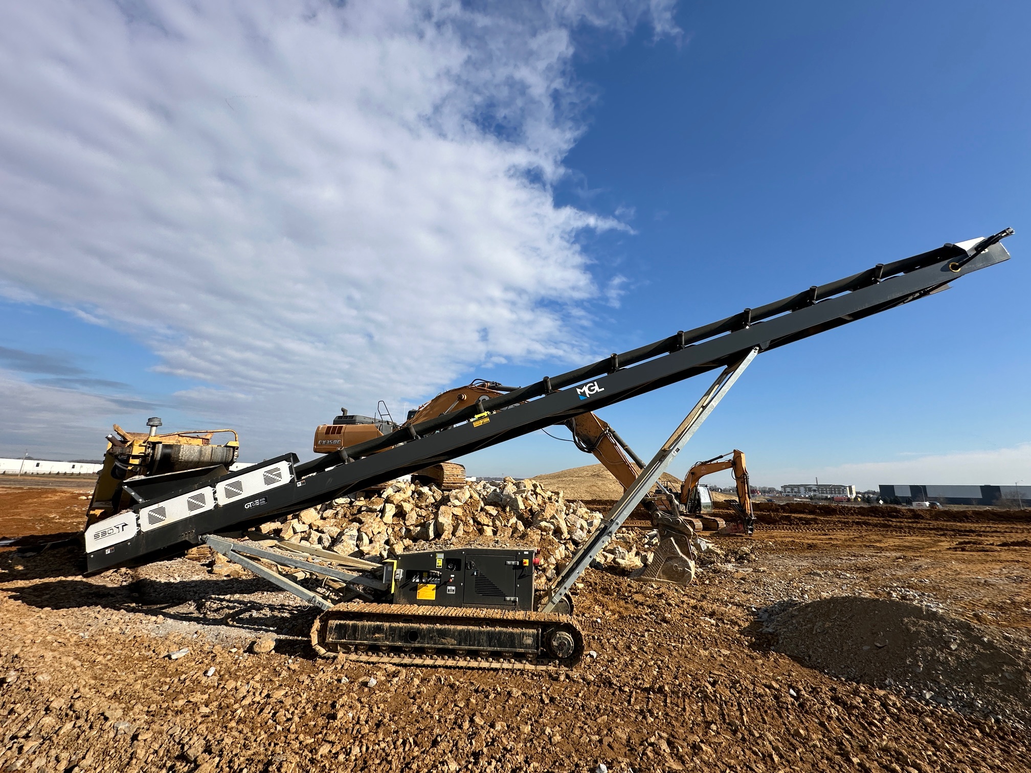 2023 MGL 530T - view 2 of 24