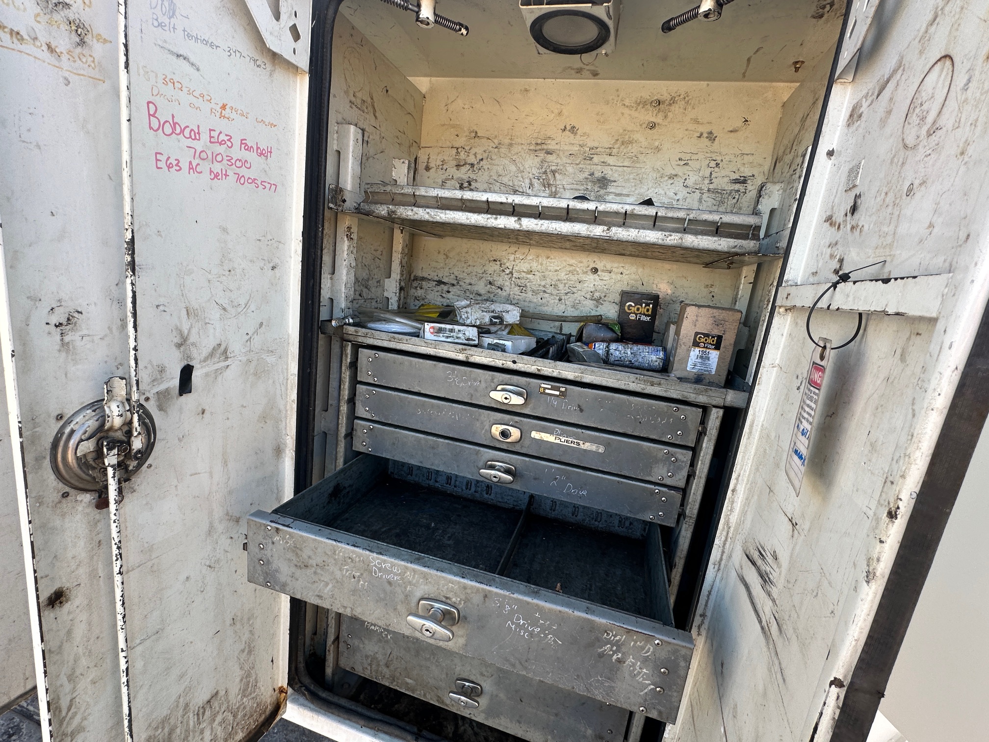 2010 INTERNATIONAL 4300 Service Truck - Image 14