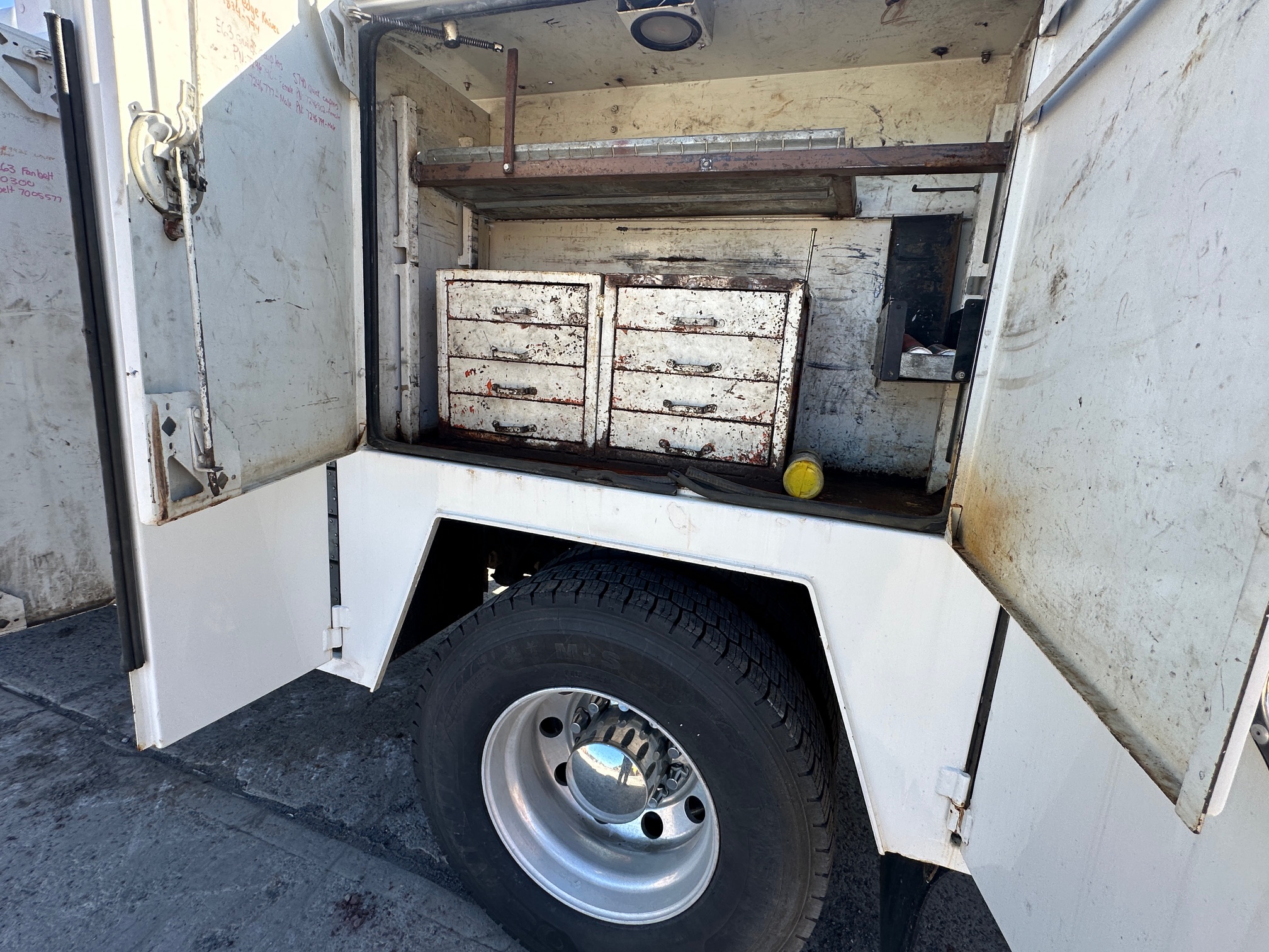 2010 INTERNATIONAL 4300 Service Truck - Image 15