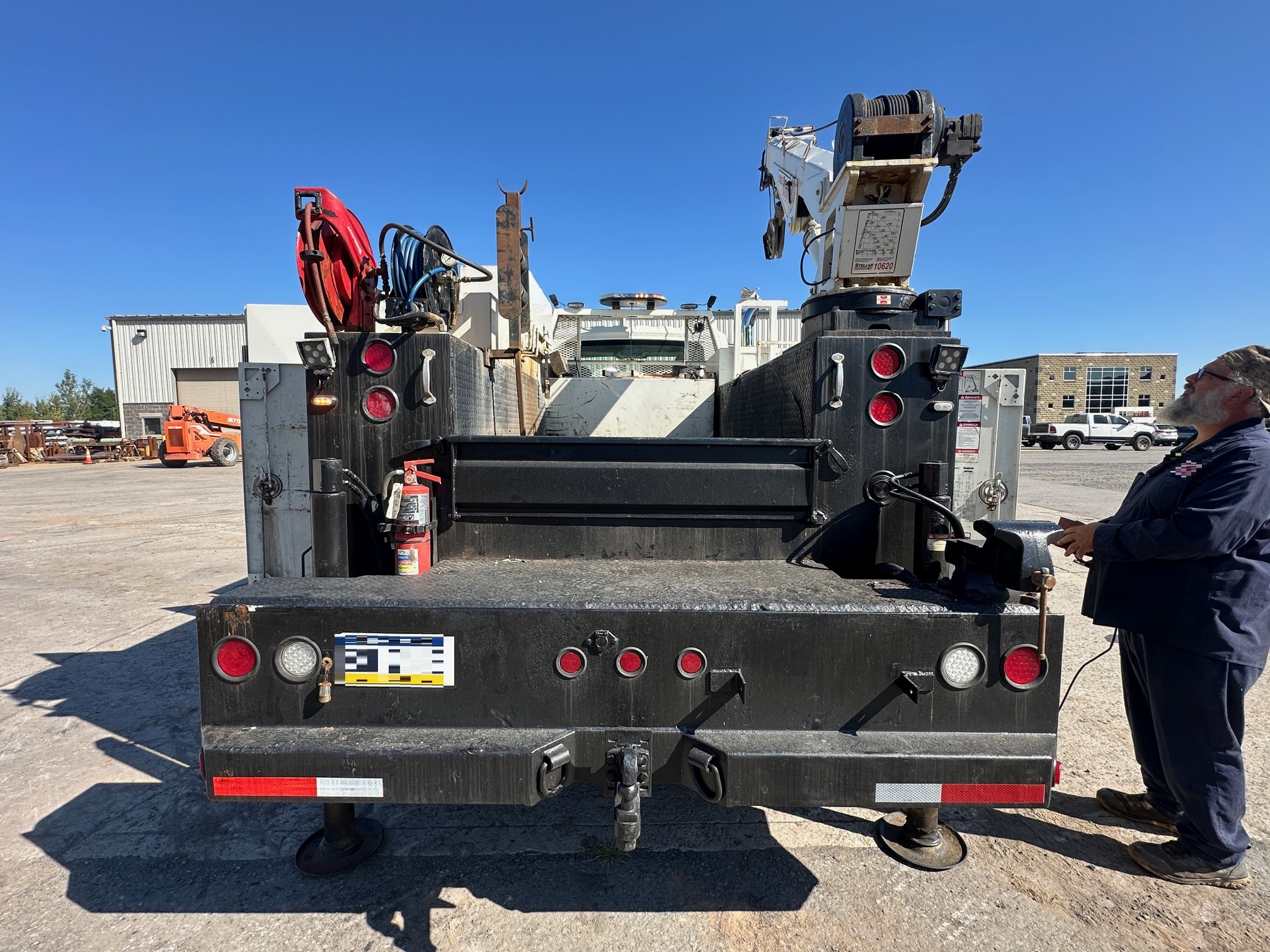 2010 INTERNATIONAL 4300 Service Truck - Image 17