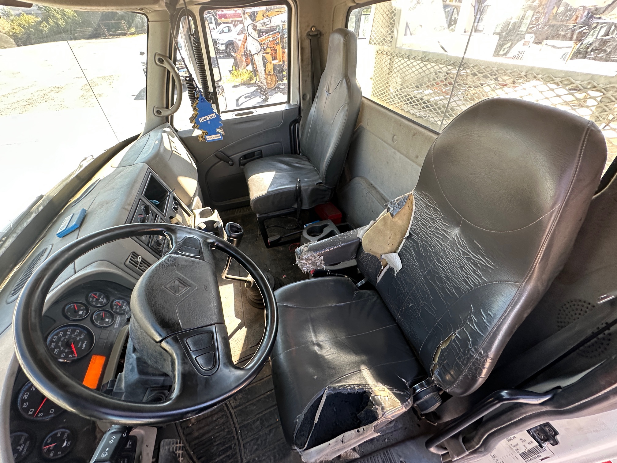 2010 INTERNATIONAL 4300 Service Truck - Image 34