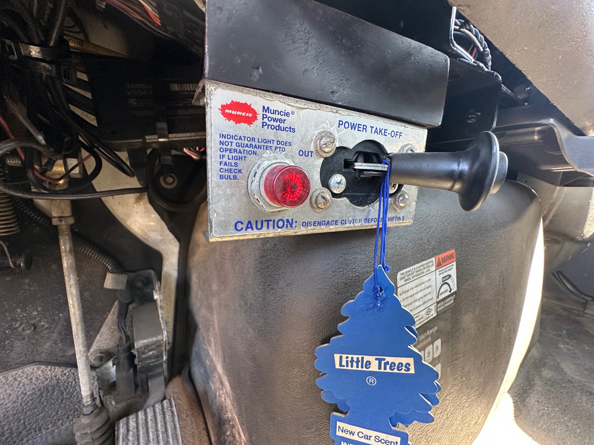 2010 INTERNATIONAL 4300 Service Truck - Image 36