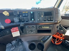 2014 VOLVO VAH66430 - Image 18