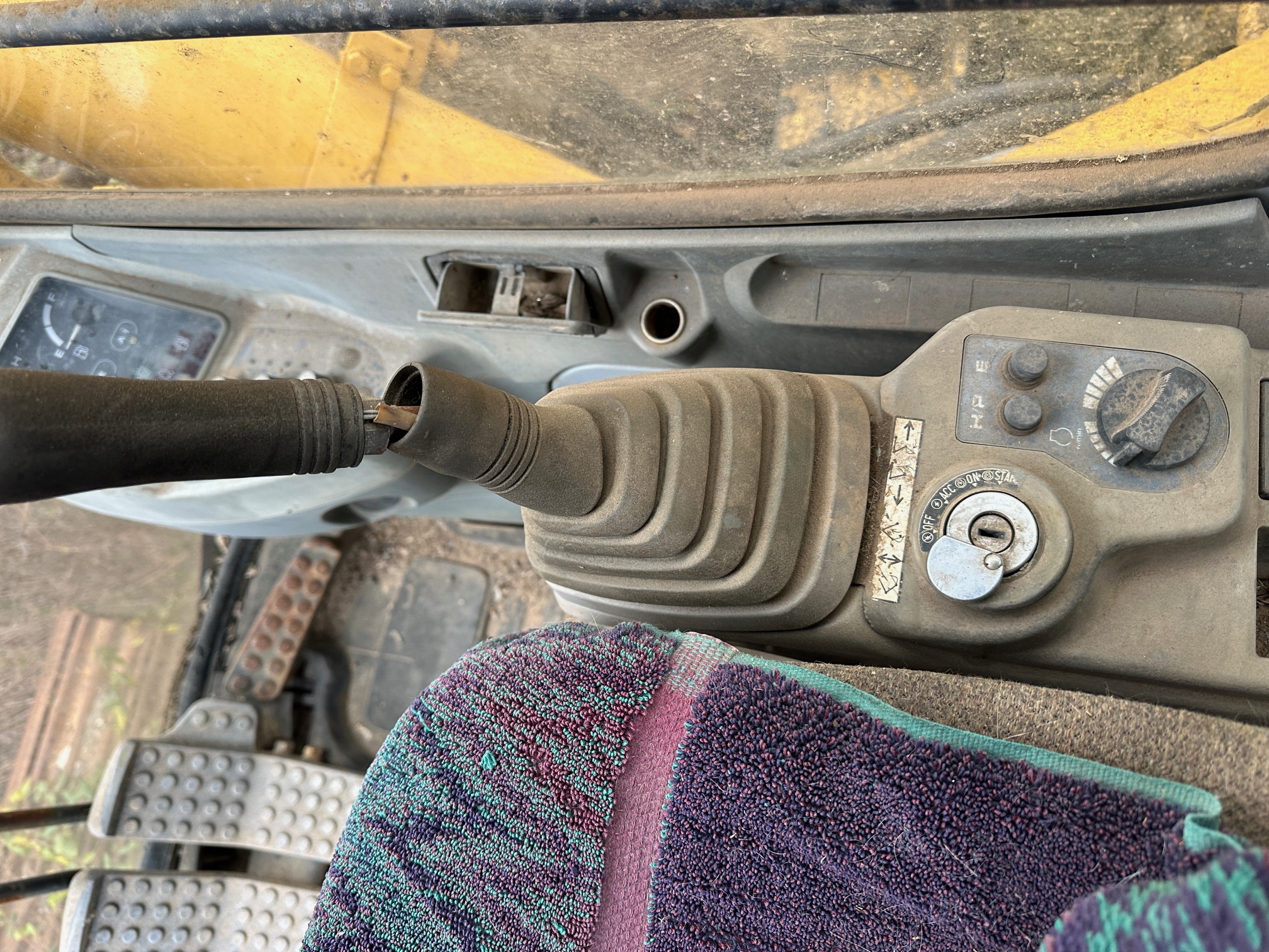 2001 DEERE 330LC - Image 26