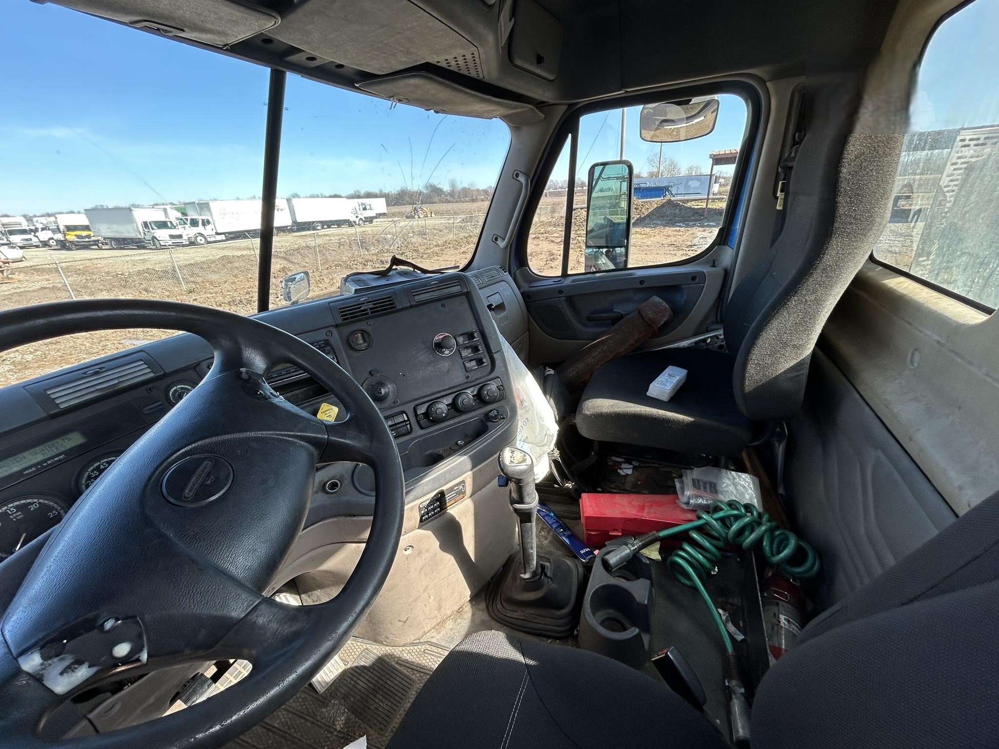 2010 FREIGHTLINER Cascadia 125 - Image 11