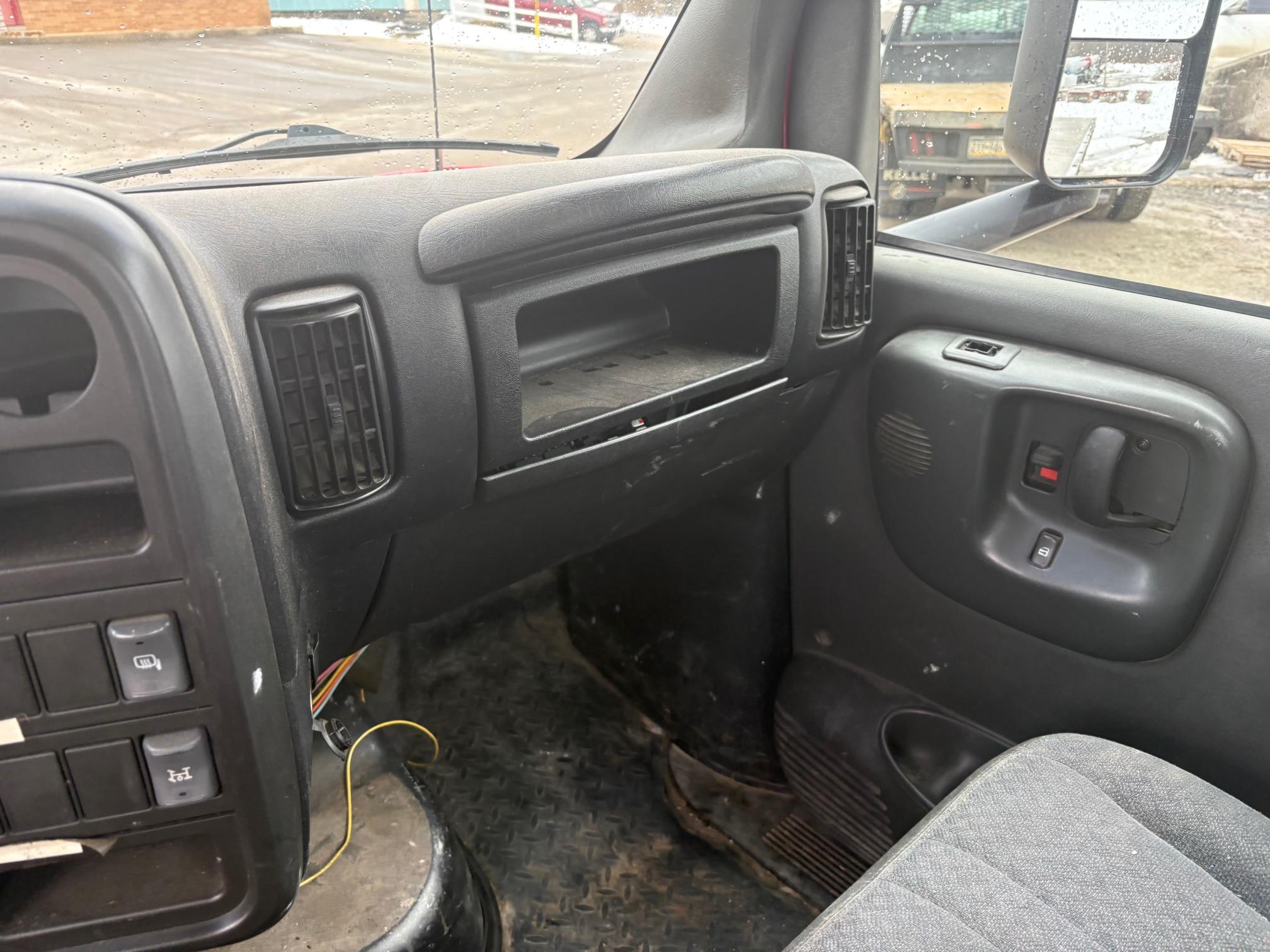 2003 CHEVROLET C5500 - Image 18