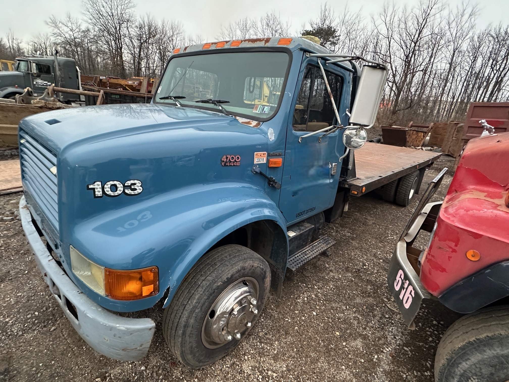 2002 INTERNATIONAL 4700 - Image 3